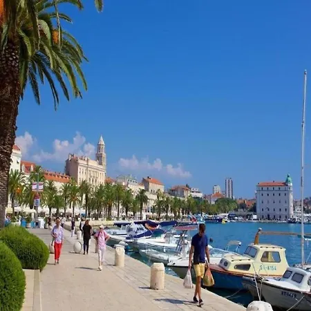 아파트 Art Center