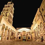 Art Center *