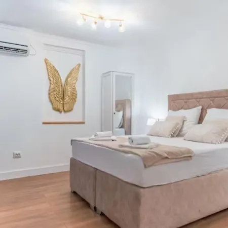 Art Center Apartment Split