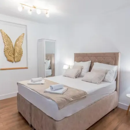 Apartment Art Center